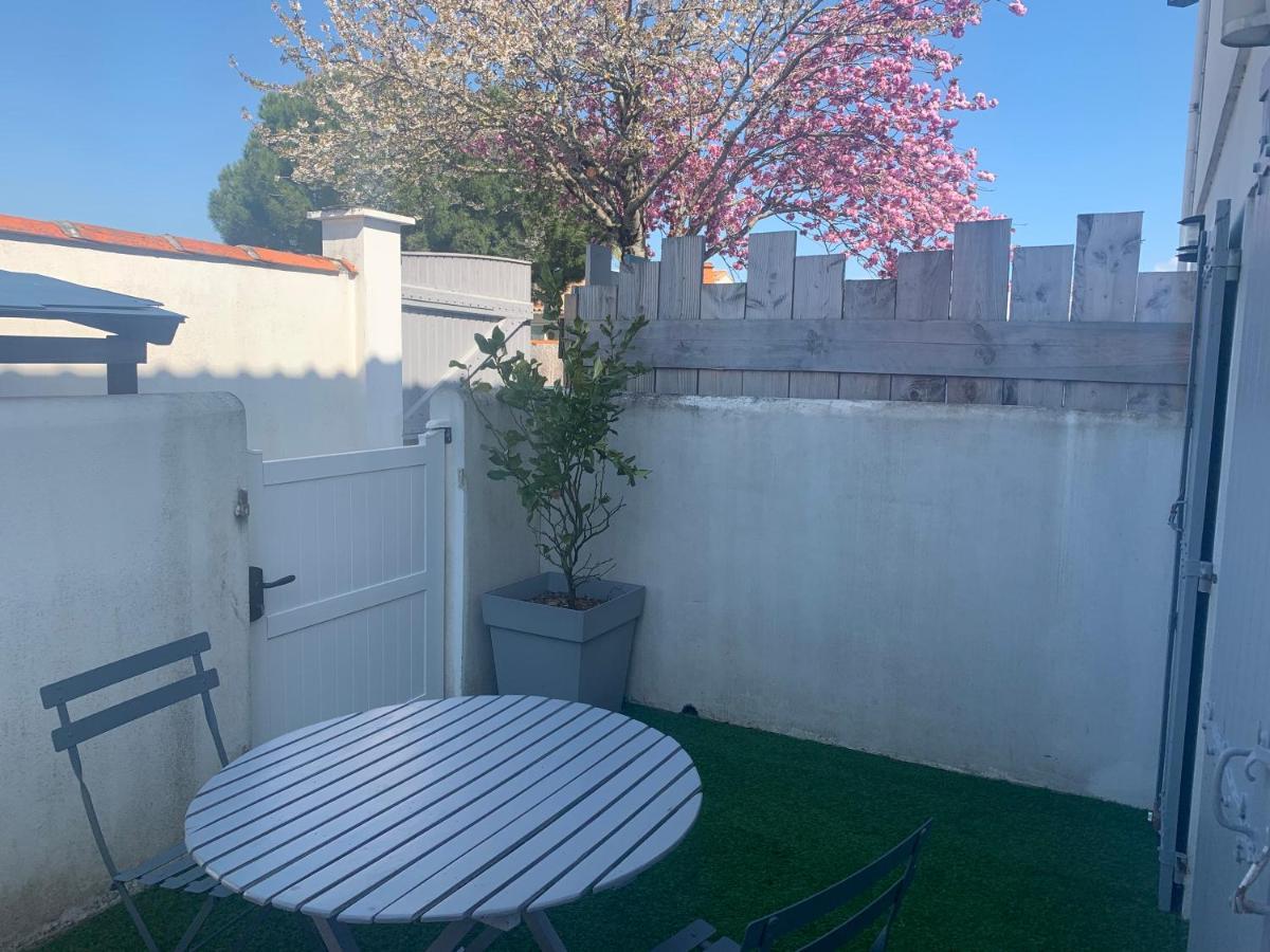 Studio Avec Terrasse Saint Martin De Re Exterior photo